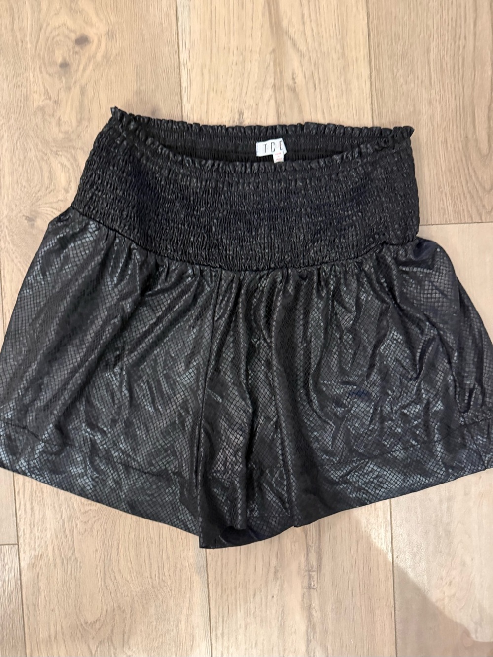 LN Shorts Faux Snakeskin TCEC Flowy Shorts Small